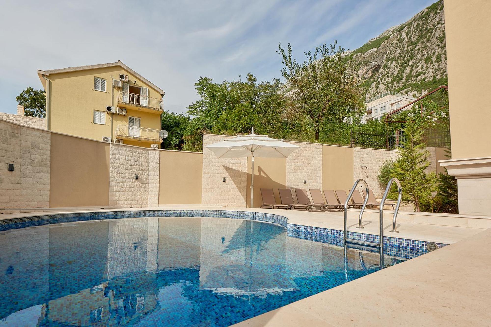2Montenegro Limeta Apartments With Pool Kotor Ngoại thất bức ảnh